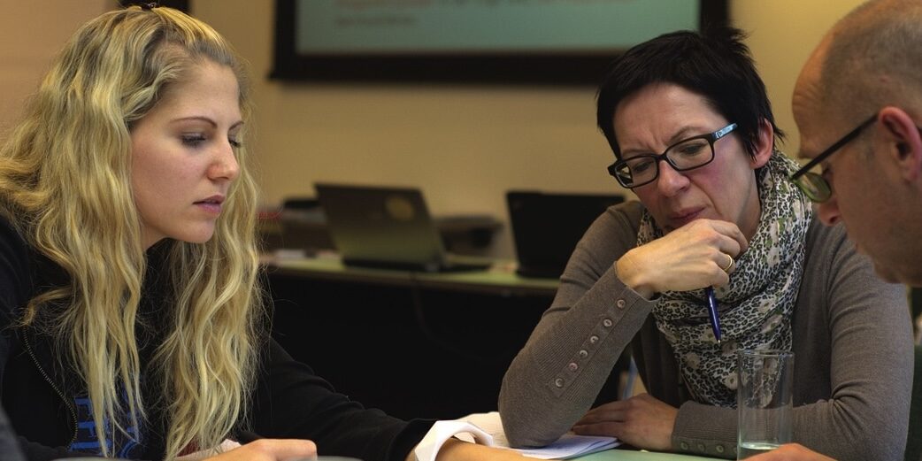 meeting-4784909_1280